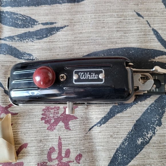 Vintage White Magic Key Buttonholer - Picture 10 of 16